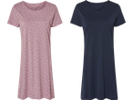 Två t-shirtklänningar, en i rosa med vita prickar och en mörkblå enfärgad.