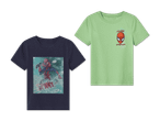 Zwei Spiderman-T-Shirts für Kinder: eins dunkelblau mit großem Aufdruck, eins hellgrün mit kleinem Motiv.