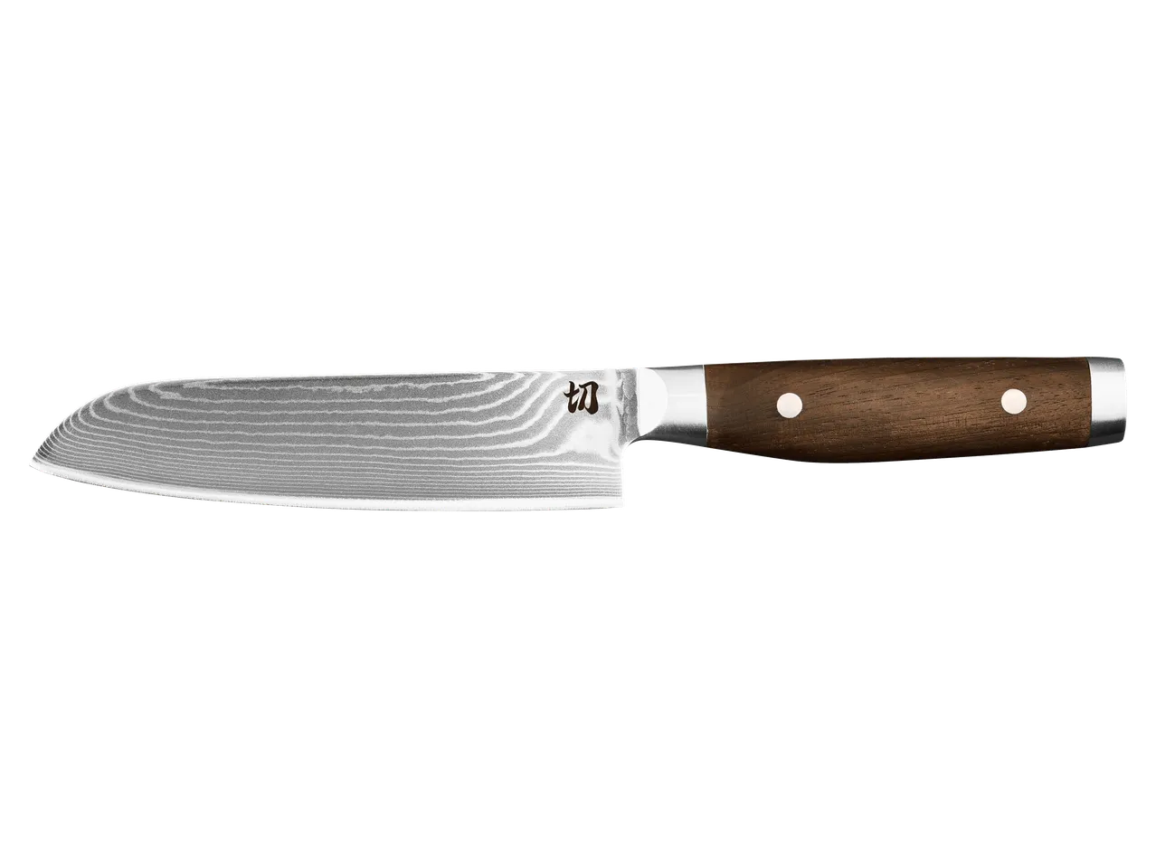 Damaszkuszi acélból készült santoku kés fa markolattal, fekete háttér előtt.