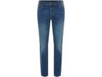Jeans blu da uomo con cuciture gialle.