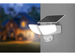 Solarni reflektor sa senzorom pokreta na zidu kuće.