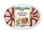 Neapolitan Style Hazelnut Ice Dessert med hasselnøddesauce og neapolitaner-vaffelstykker, 900 ml.