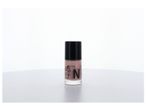 Vernis à ongles, couleur nude.