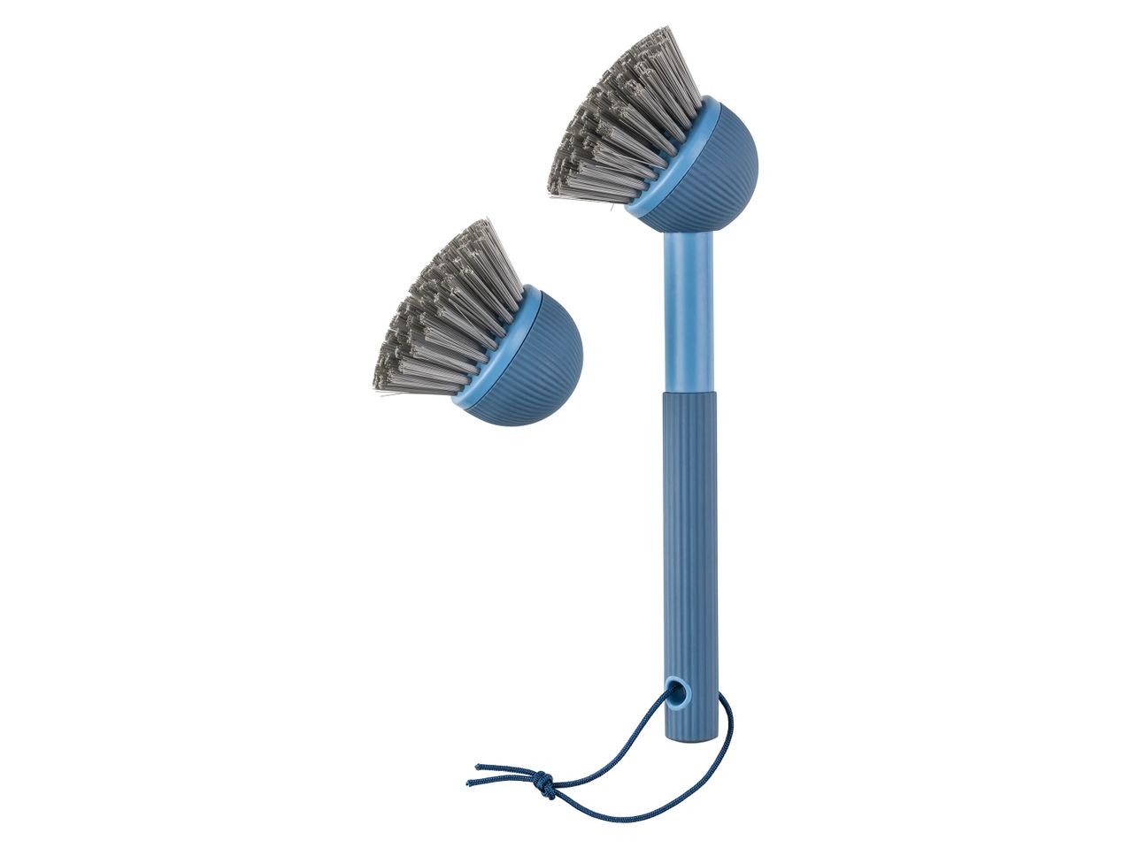Deux brosses de nettoyage avec manche.