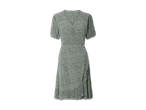 Graues Wickelkleid mit kurzen Ärmeln.