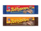 Toffy pops kiks med toffee-fyld og chokoladesmag i blå og brun emballage.