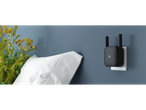 Xiaomi Mi Wi-Fi Range Extender Pro u spavaćoj sobi.