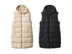 Zwei lange, gepolsterte Westen mit Kapuze, eine beige und eine schwarze.