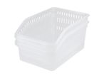 Stabelbare, hvide plastikkurve med ventilationshuller.