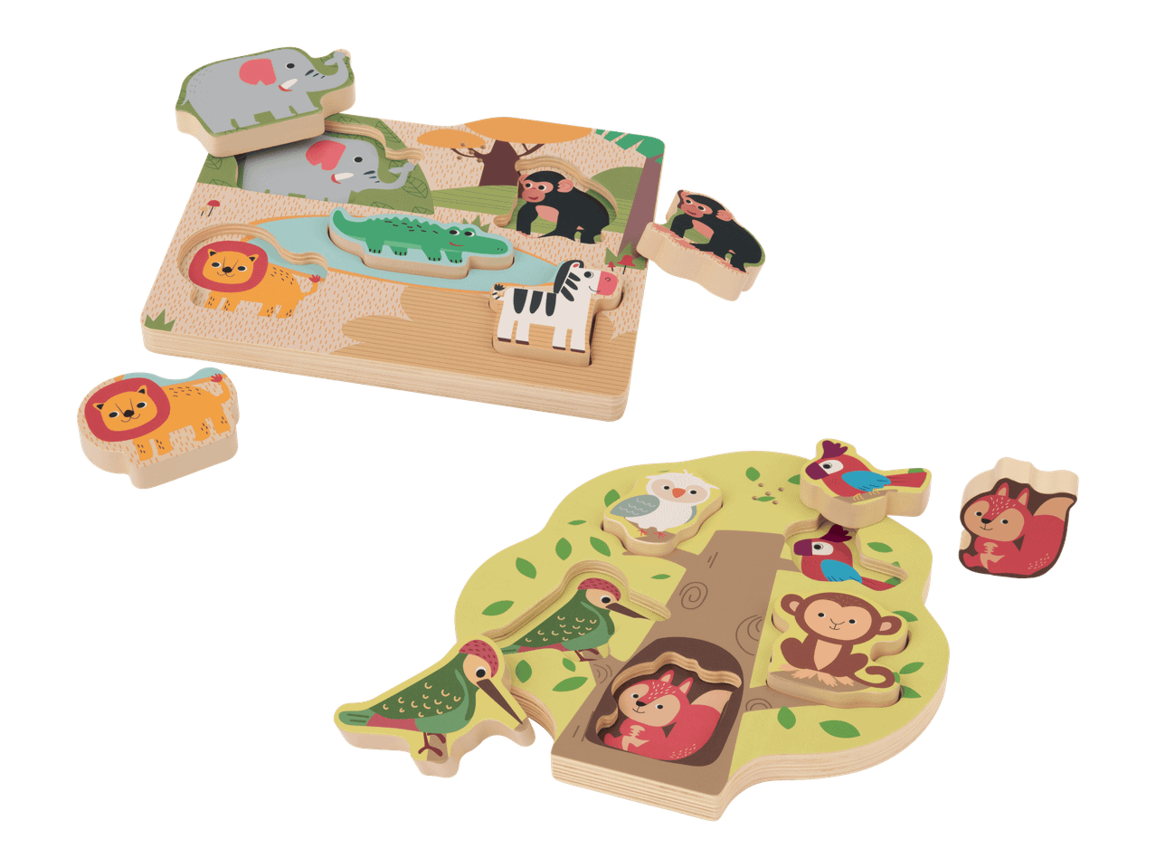 Kaksi puista eläinaiheista palapeliä, joissa on irrotettavia paloja, toinen savanniteemalla ja toinen metsäteemalla.