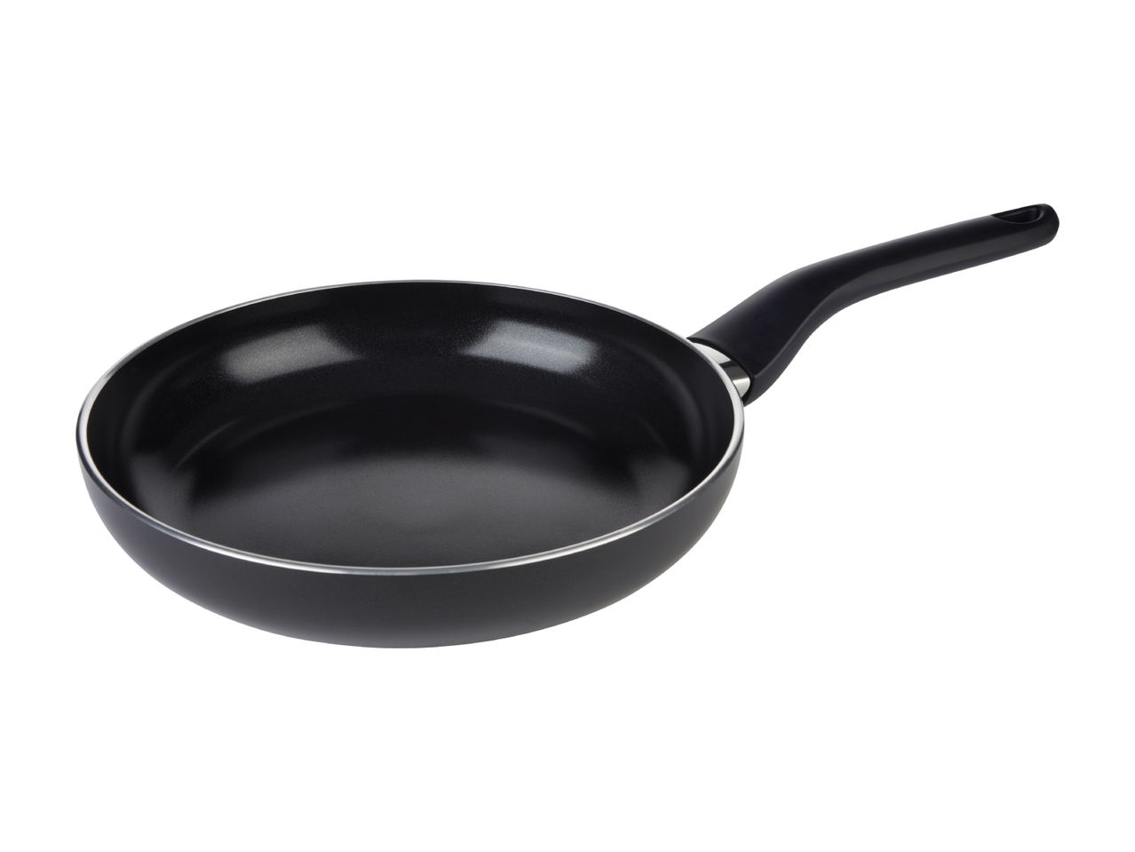 Padella antiaderente nera con manico ergonomico.