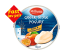 Græsk yoghurt med fersken og passionsfrugt i en 1 kg beholder, med et rødt mærke der siger 'Fast lav pris'.