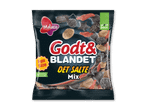 En pose med blandet saltlakrids og vingummi i forskellige former og farver, med teksten 'Godt & Blandet Det Salte Mix'.