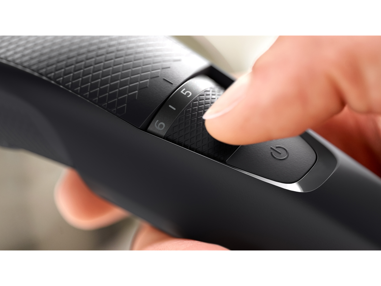 Philips baardtrimmer „Series 3000“ met een hand die de lengte instelt.