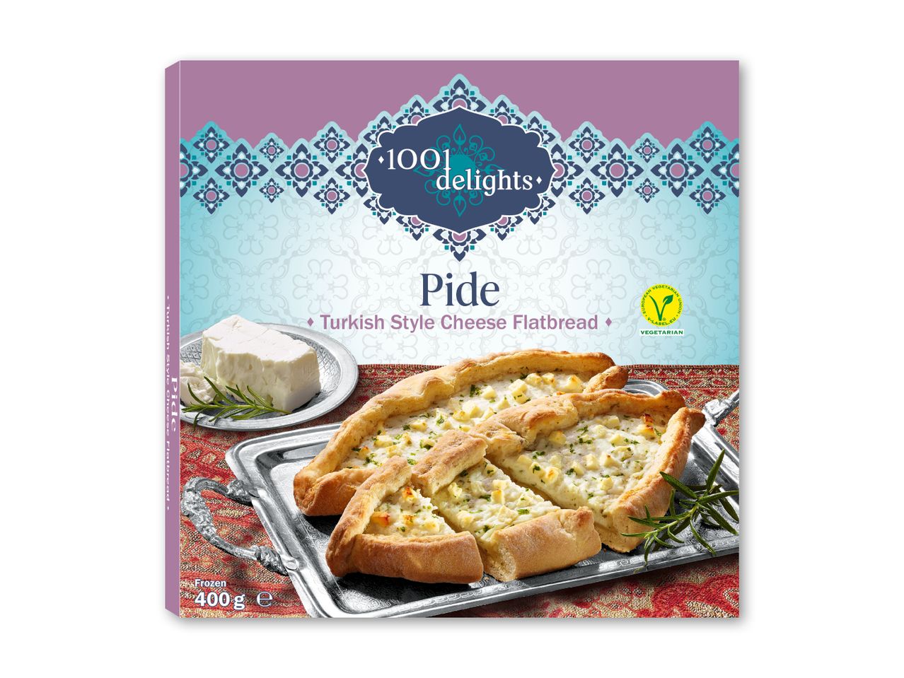 Frossen tyrkisk pide med ost, serveret på et sølvfad, med fetaost og rosmarin.