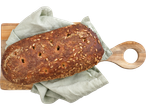Päevalilleseemnetega leib puuplaadil.