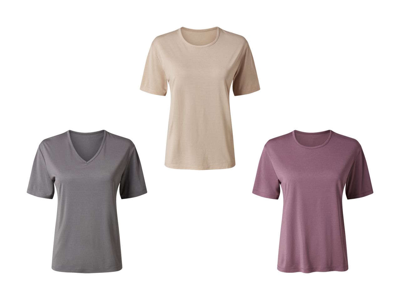 Tre t-shirt tinta unita, beige, grigio e malva, su sfondo bianco.