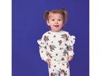 Fetiță în bluză lupilu® cu imprimeu floral.