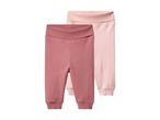 To par babybukser i lyserød og mørk rosa.