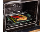 Placa de ferro fundido SILVERCREST com vegetais grelhados no forno.