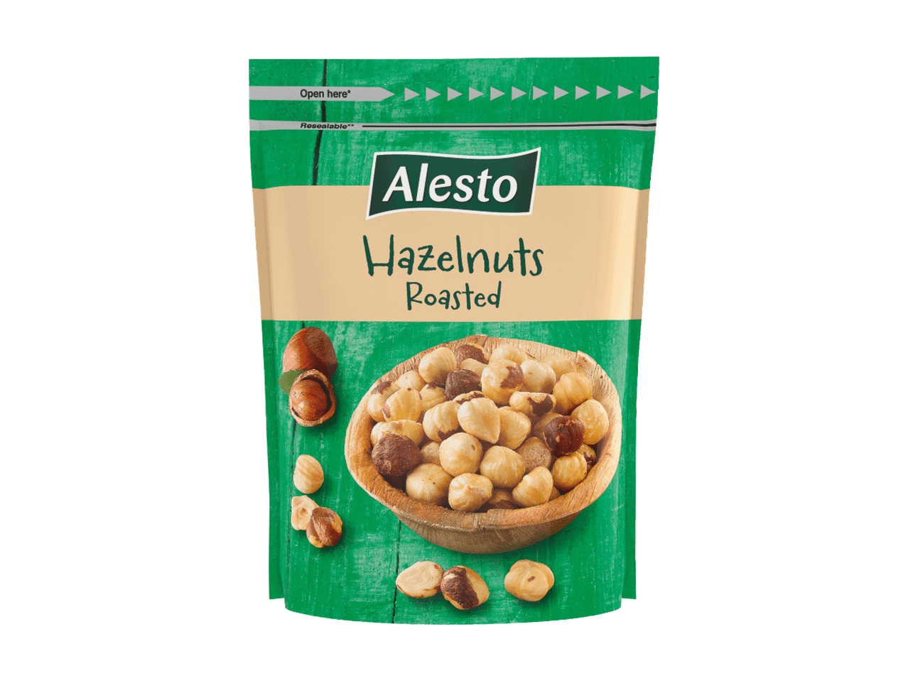 Pakovanje prženih lešnika sa natpisom „Hazelnuts Roasted“ i drvenom činijom punom lešnika.
