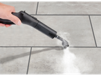 Limpeza de piso de cerâmica com limpador a vapor.