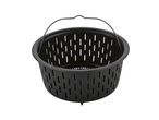 Μαύρο πλαστικό καλάθι ατμού με συρμάτινη λαβή, διάτρητο για στράγγισμα.