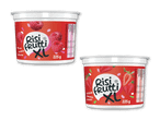 To XL risdesserter, en med hindbær og en med jordbær, med næringsoplysninger.