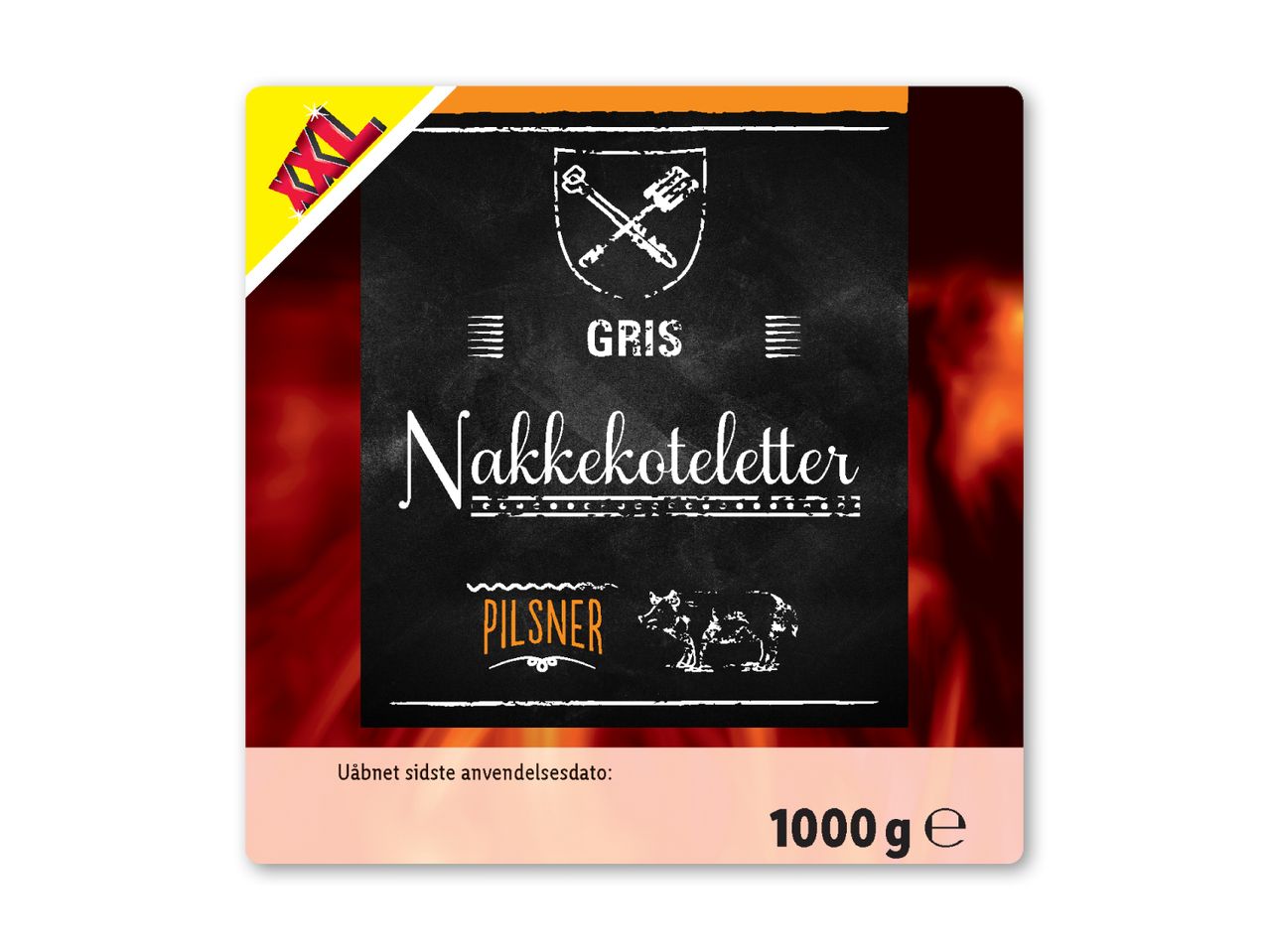 Pakke med nakkekoteletter af gris, med teksten 'Gris Nakkekoteletter Pilsner' på en sort baggrund.