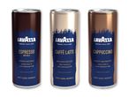 Tre dåser med kaffe: Espresso, Caffè Latte og Cappuccino, alle med 100% Arabica.