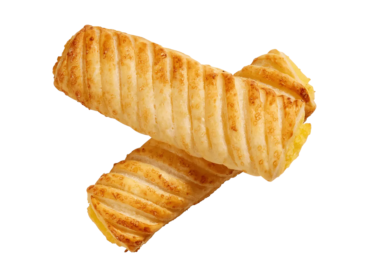 Blätterteig-Cannoli gefüllt mit Puddingcreme auf einem Holzschneidebrett.