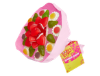 Snoepboeket met hart-, peer- en bloemvormige snoepjes, in roze verpakking met een gele kaart.