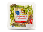 Italiaanse saladeschotel met kruidendressing, kaas en croutons, 250g, 1 portie.