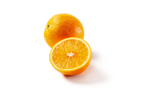 Laranjas gregas frescas, uma cortada ao meio.