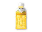 En flaske Mogu Mogu ananasdrik med nata de coco.