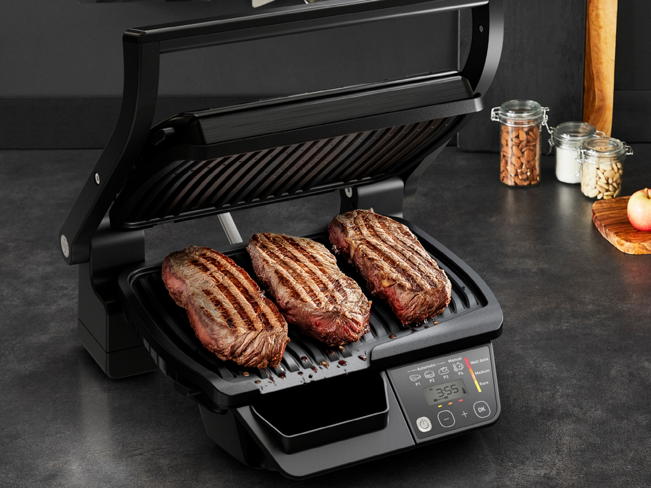 Електрическа скара с три пържоли, показваща настройки за готвене и таймер.