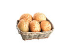 Cesta de pãezinhos crocantes.