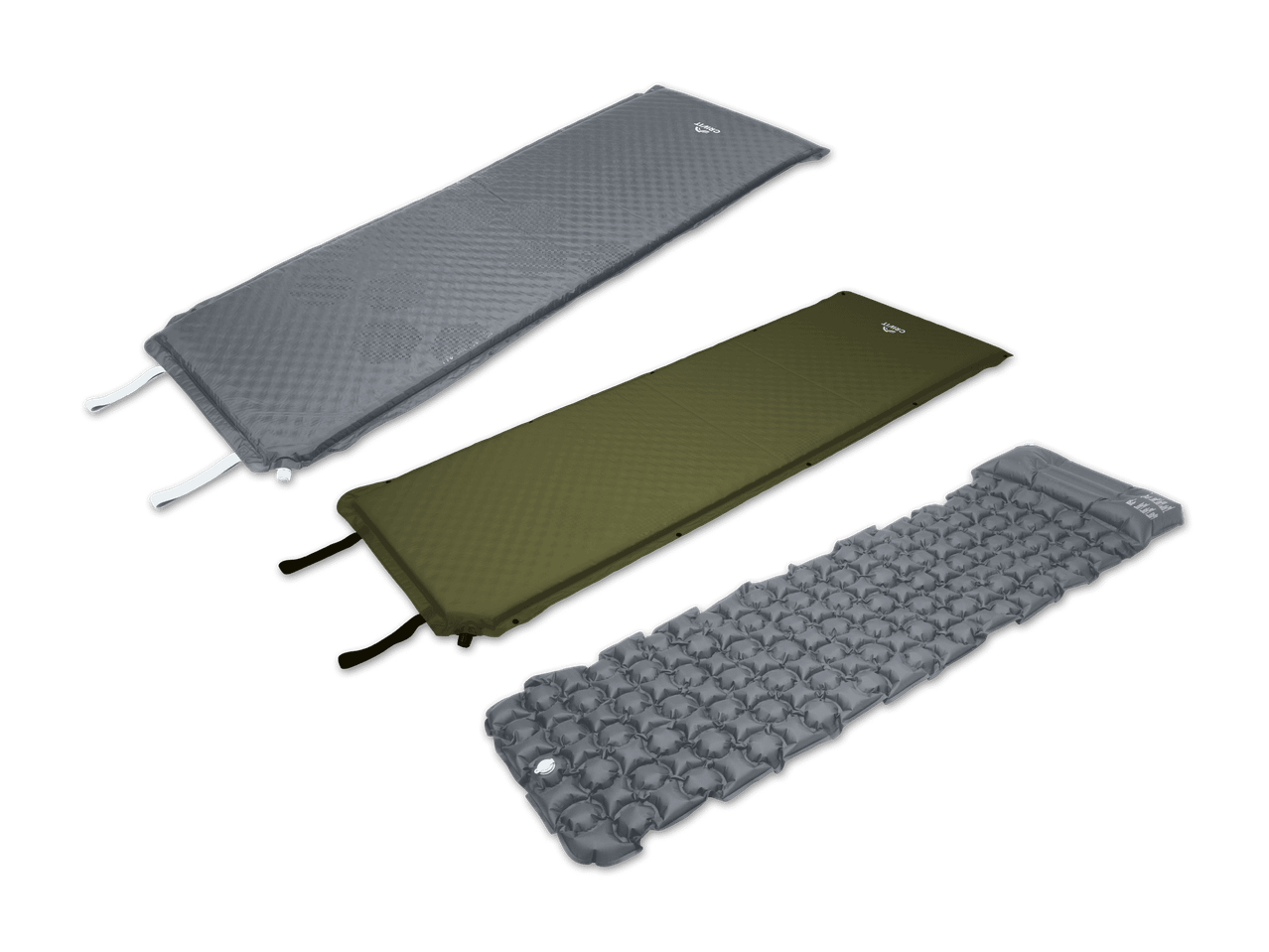 Drei Camping-Isomatten in Grau und Olivgrün, zwei selbstaufblasend, eine aufblasbar.