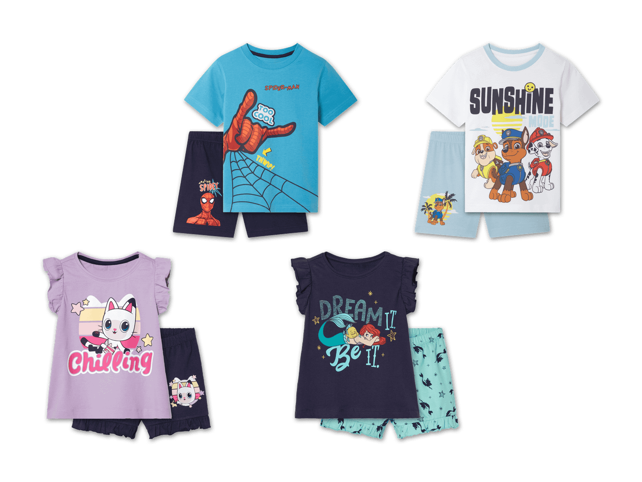 Vier Kinder-Pyjama-Sets mit lustigen Tiermotiven.