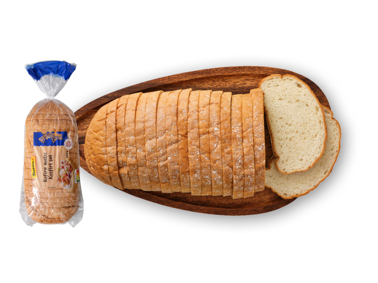 Šķēlēs sagriezta baltmaize uz koka dēlīša, blakus iepakojums ar maizi Tastino zīmolu.