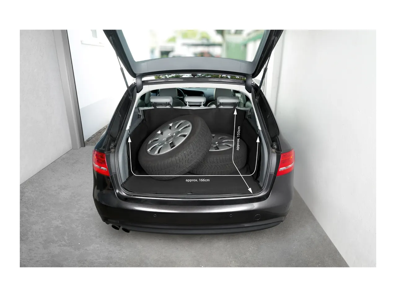 Car boot liner with dimensions of approx. 166 x 155 cm protecting the trunk.