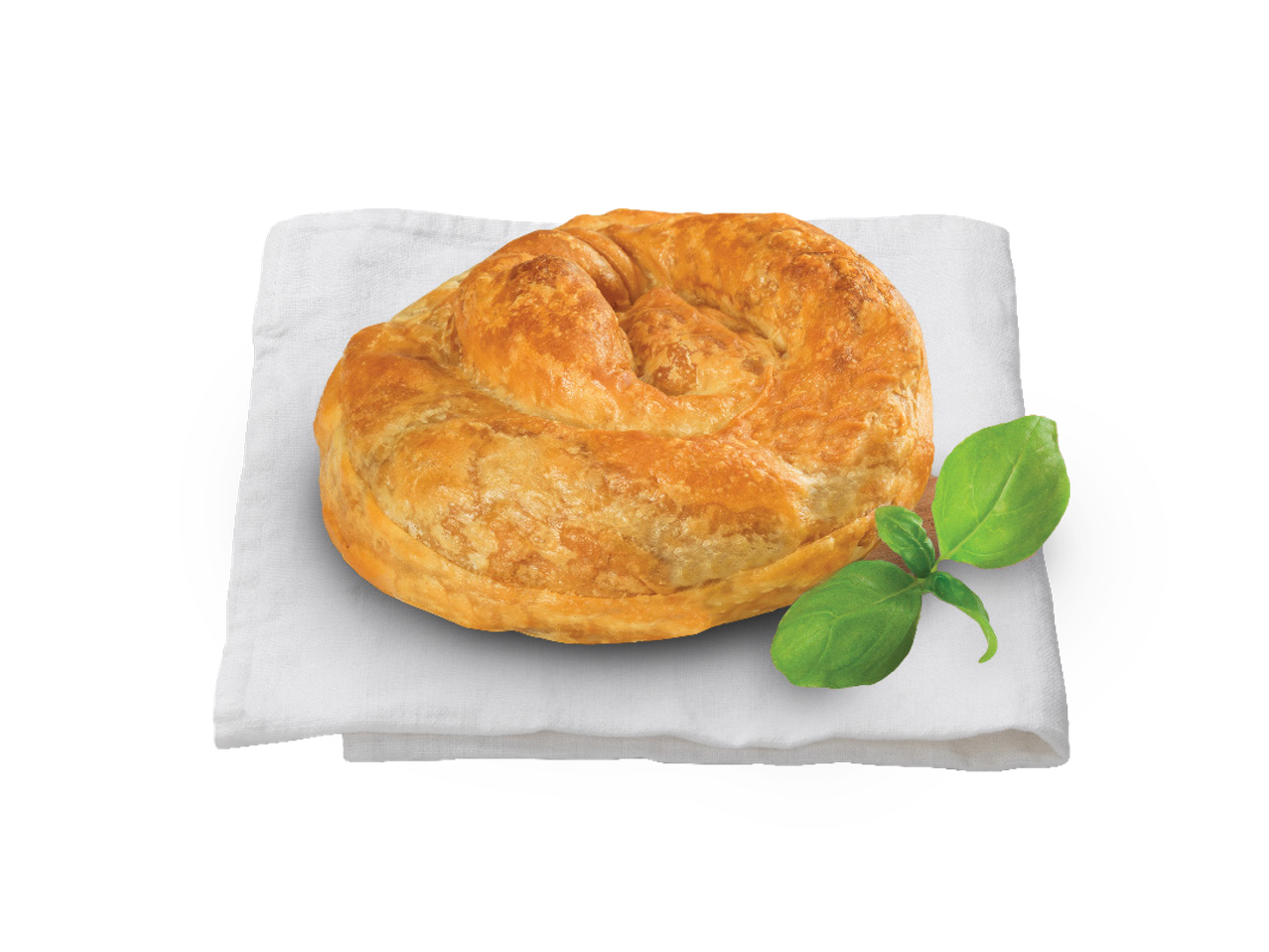 Zlatno-braon spiralna pita na beloj salveti sa listovima bosiljka.