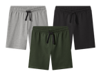 Set od tri muške kratke hlače u sivoj, maslinasto zelenoj i crnoj boji.