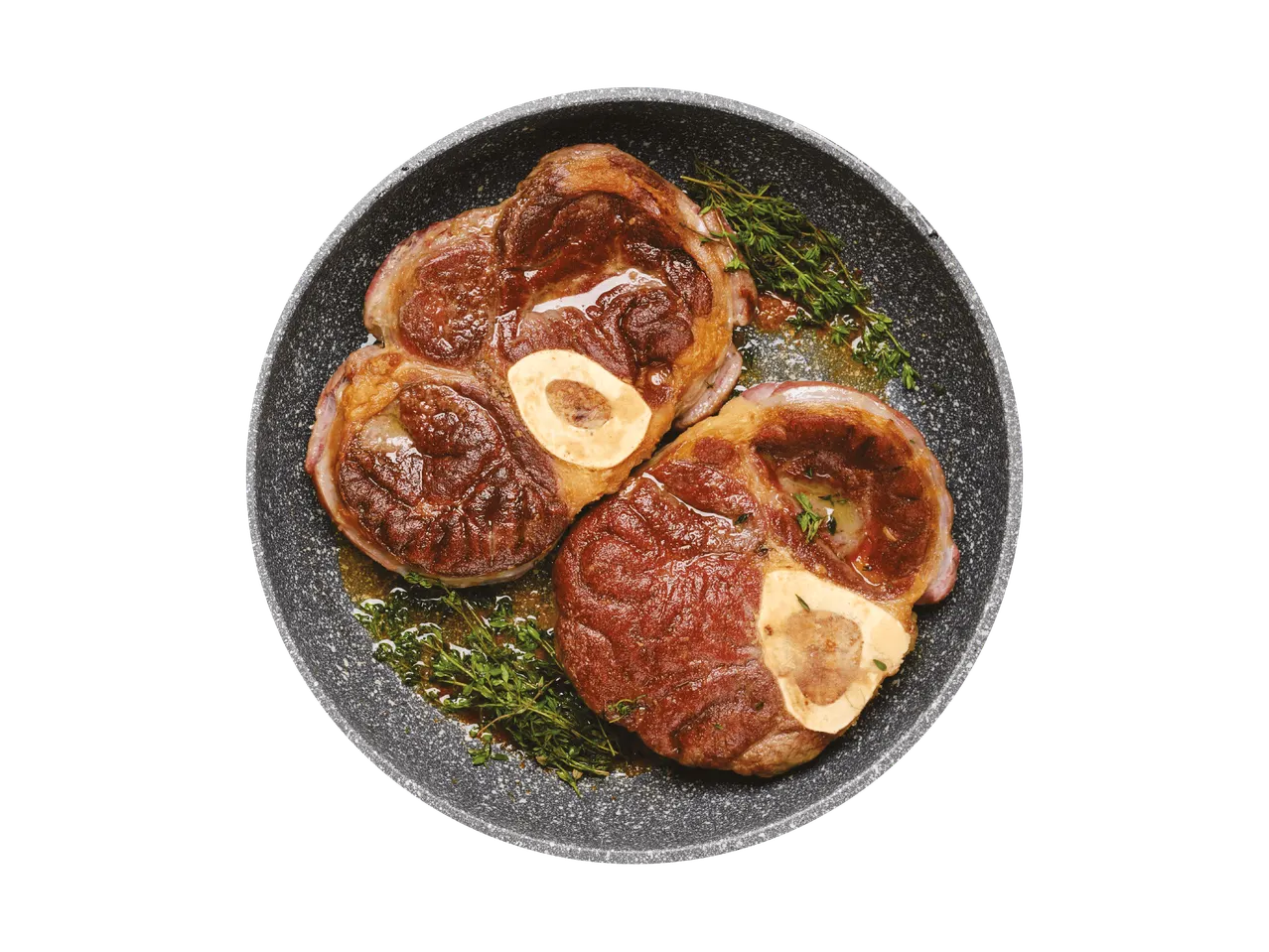 Zwei gebratene Ossobuco-Scheiben mit Thymian in einer Pfanne