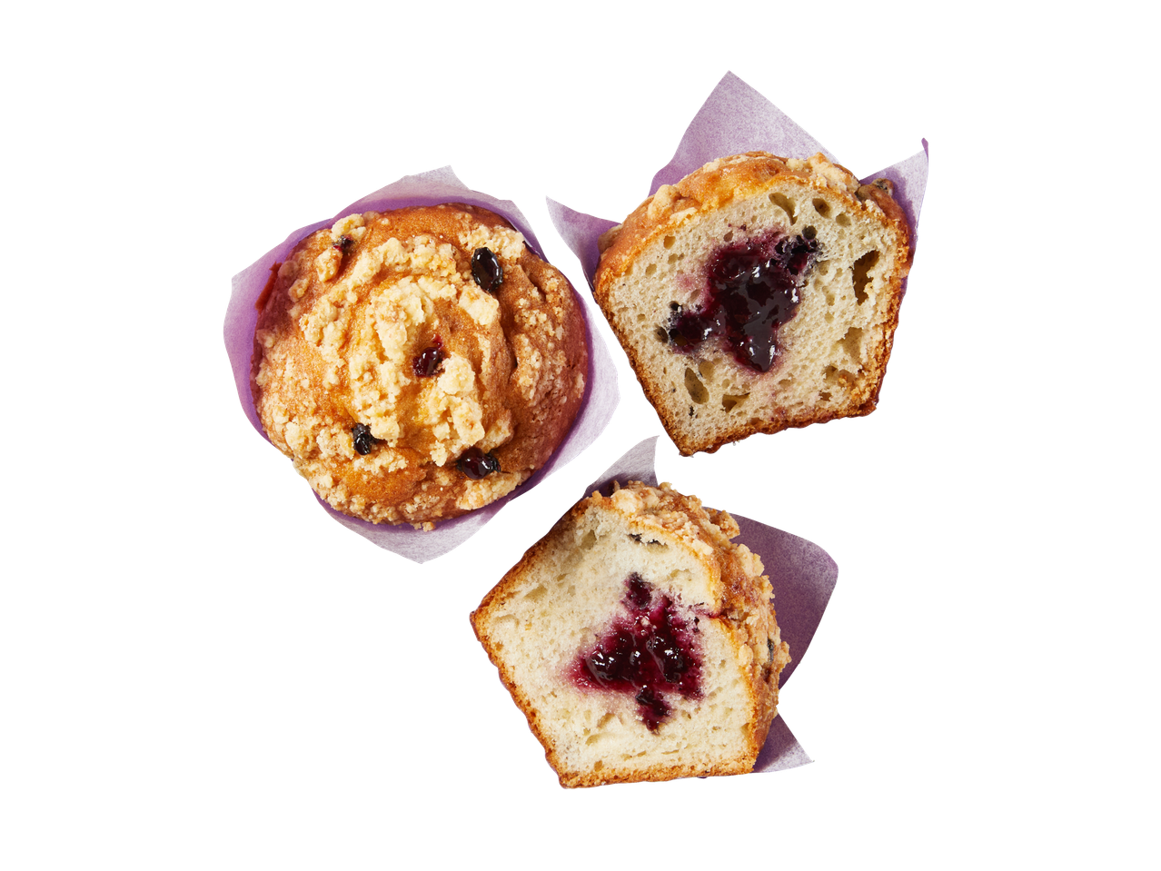 Három áfonyás muffin morzsával, egy egész és kettő félbevágva.