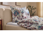 Conjunto de cama de microfibra acetinada LIVARNO com estampa floral em tons azuis e roxos.