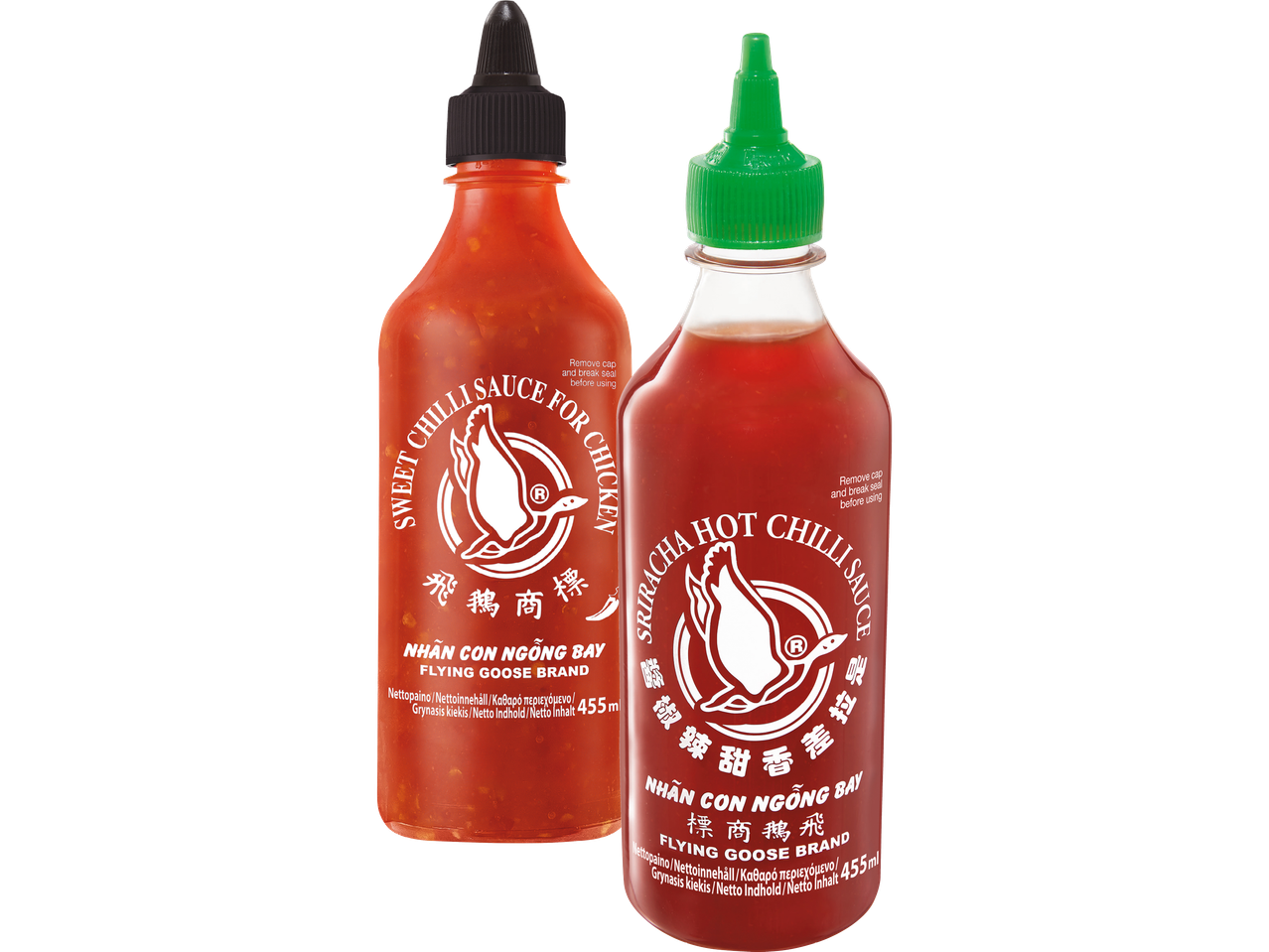 Två flaskor Flying Goose chili sås: en söt chili sås för kyckling och en sriracha het chili sås.