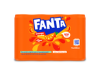 Een 12-pack Fanta Orange light met een nieuwe smaak, verpakt in gerecycled plastic.