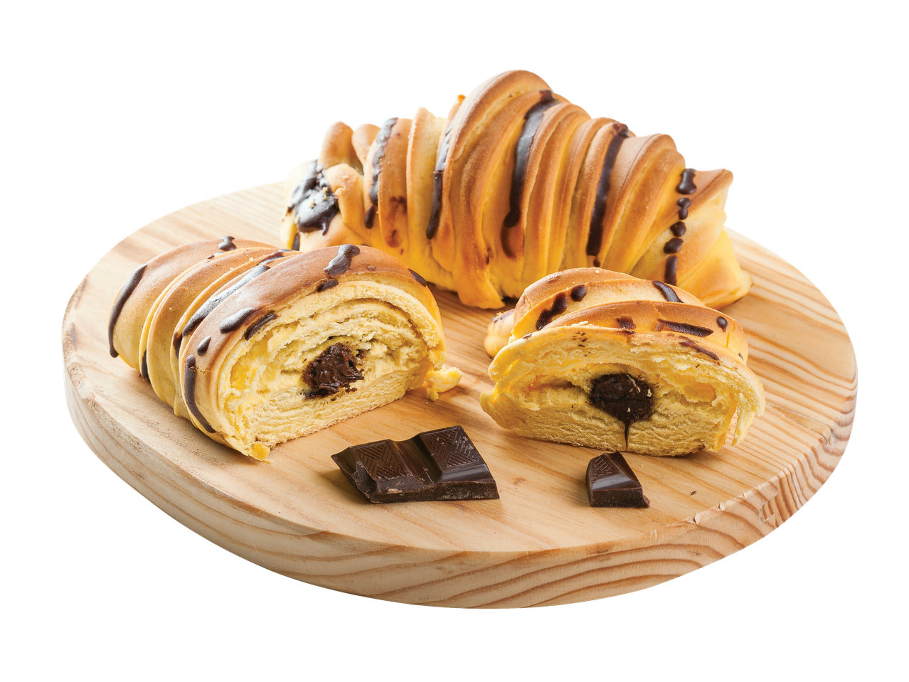 Croissants de chocolate em tábua de madeira.