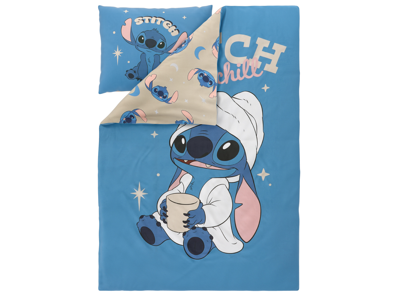 Комплект спално бельо със синьо-бежов десен на Стич, с надписи „STITCH“ и „CHILL“.